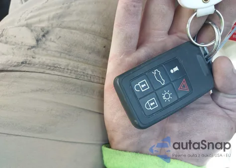 2010 Volvo Xc60 3.2 z USA, uszkodzony, nr VIN YV4982DL6A2077717